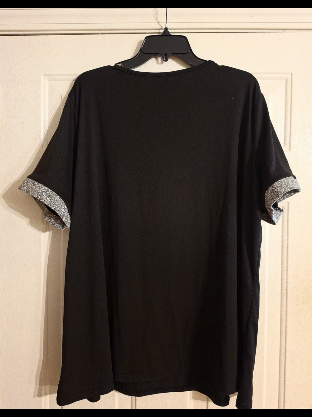 Women's Black V-Neck Butterfly Accent Short Sleeve Top with Silver Trim Size 4X - Picture 3 of 5